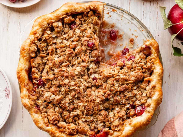 Low-Sugar Cranberry Apple Streusel Pie