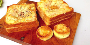 Cheesy Breakfast Egg Bun