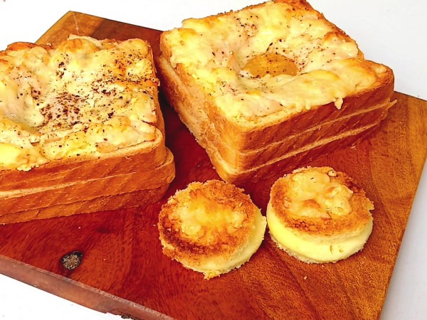 Cheddar Egg Breakfast Sandwich