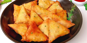 Miniature Chicken Pastry Snacks