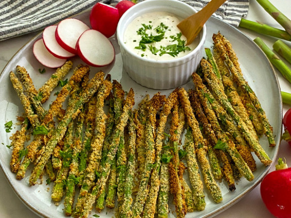 Crispy Honey-Sriracha Asparagus Made in the Air Fryer
