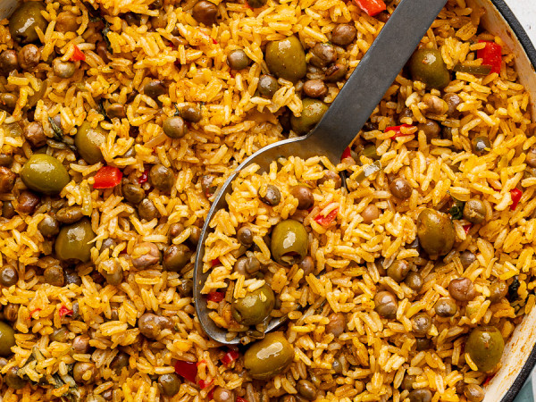 Puerto Rican Style Rice and Beans (Arroz con Gandules)