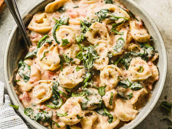 Creamy Tomato and Spinach Sauce over Cheese Tortellini