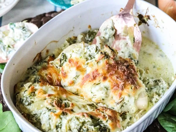 Keto-Friendly Baked Chicken with Spinach and Artichokes