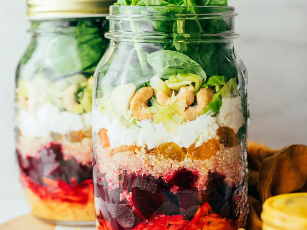 Prepped Spinach Salad in a Jar for Easy Meals
