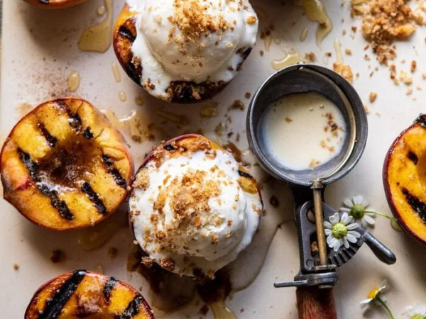 Toasted Bread with Grilled Peaches, Mascarpone, and Honey