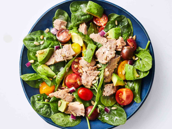 Salad with Avocado, Tuna, and Tomatoes