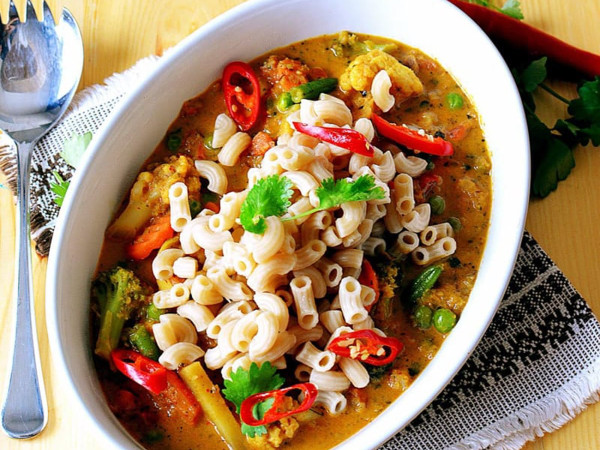 One-Pot Vegan Coconut Curry Pasta with Veggies