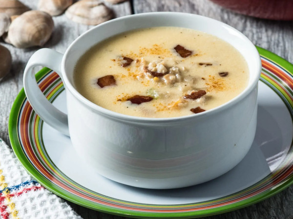 Low-Calorie Cauliflower Clam Chowder