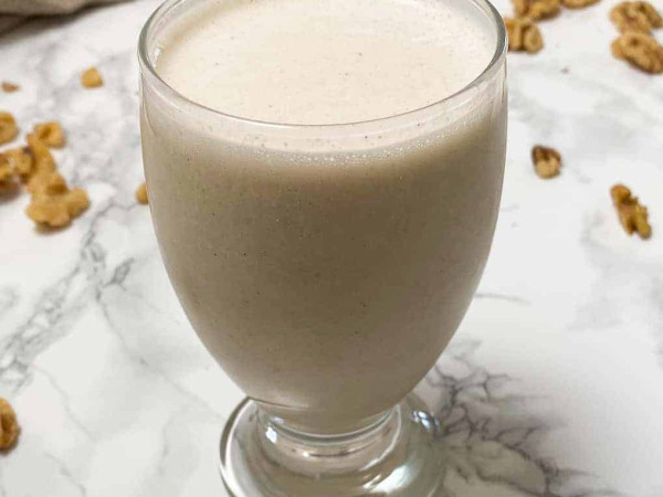 Banana and Walnut Smoothie