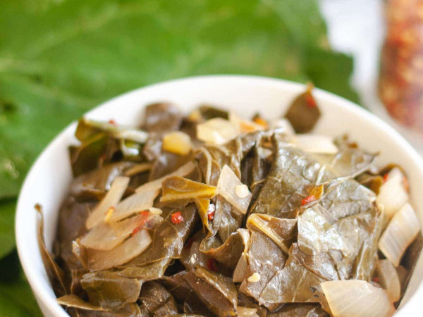 Enjoy These Vegetarian Collard Greens Straight from the Pot