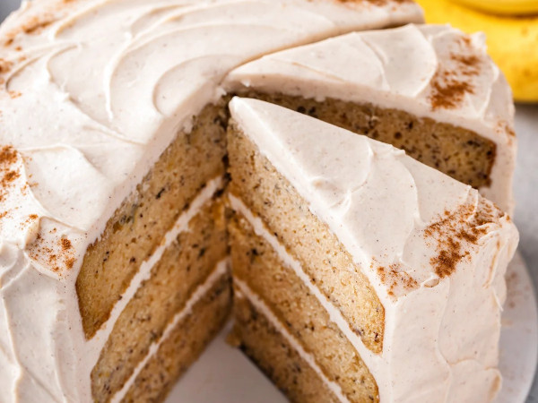 Banana Cream Cake with Cinnamon