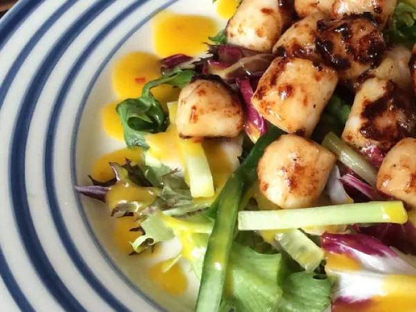 Salad with Avocado, Mango, and Scallops