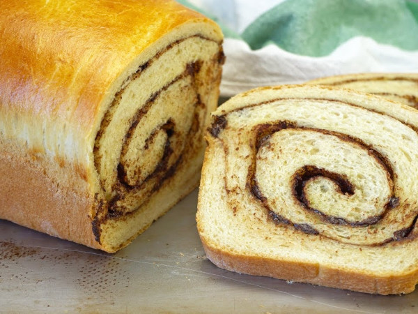 Cinnamon Roll Bread with Chocolate for the Bread Machine