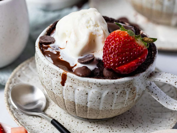 Mug Cake with Chocolate Ice Cream