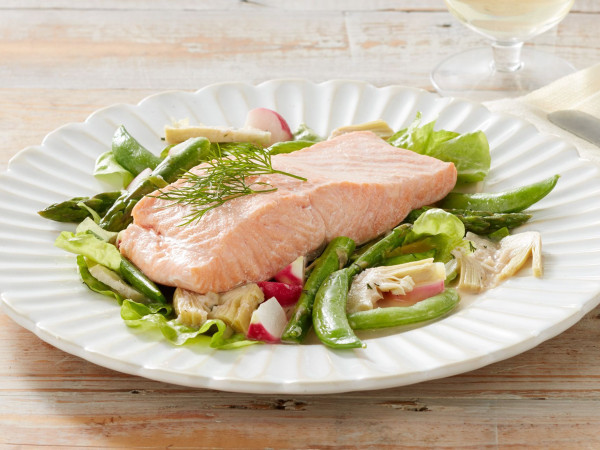 Salmon Steamed with Broccoli and Shallots