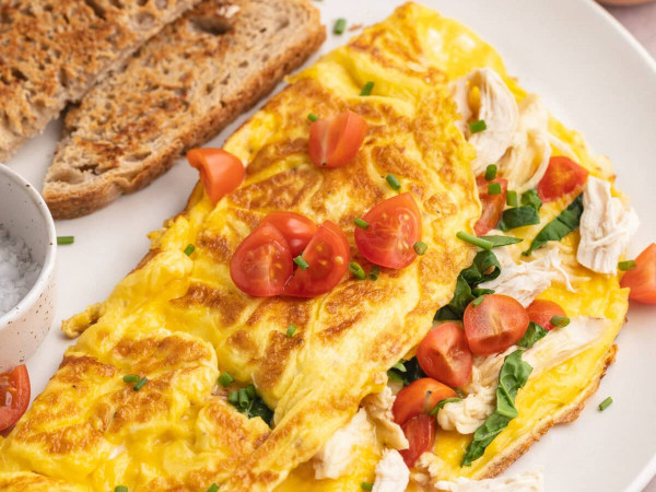 Buffalo Chicken Omelette for Keto Dieters