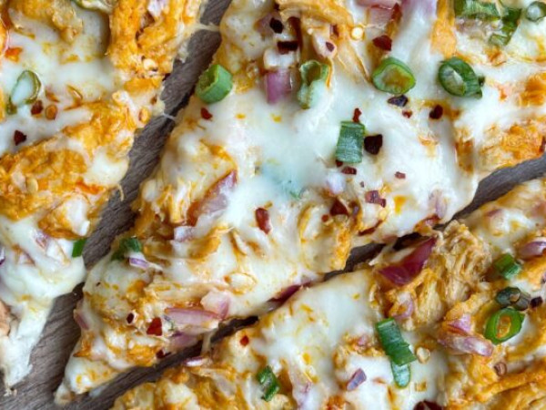 Buffalo Chicken Naan Flatbread