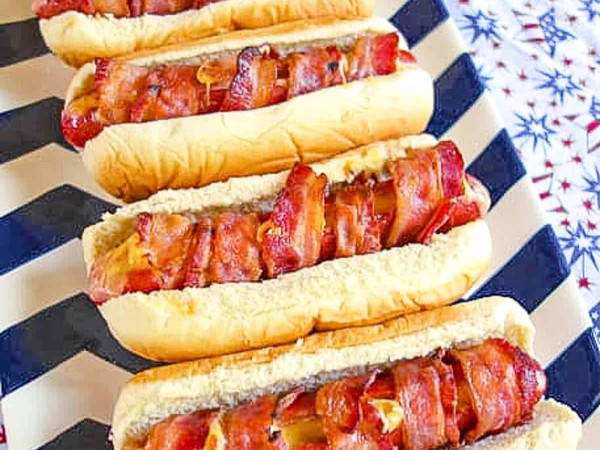 Delicious Bacon-Cheese Hot Dogs
