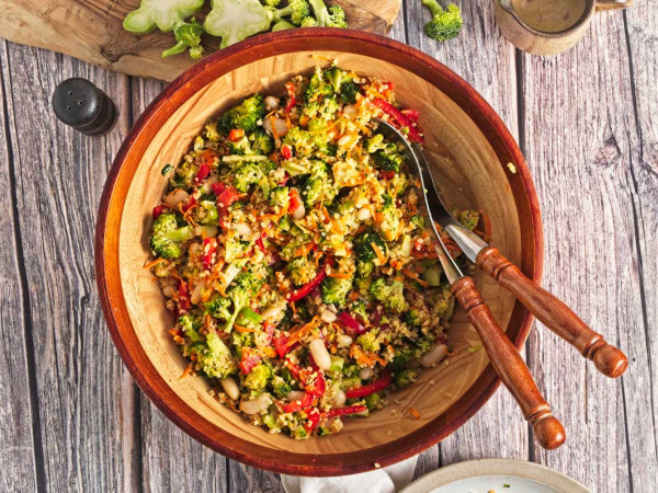 Quinoa with Spicy Veggies and White Beans