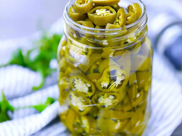 Simple Pickled Jalapeños